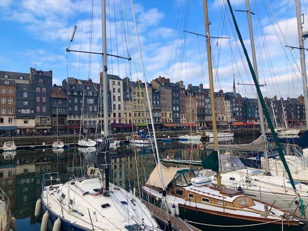 QdM in de haven van Honfleur